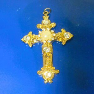 RARE VTG LARGE GOLD TONE CROSS W/FAUX JEWELS & PEARL, VERY ORNATE